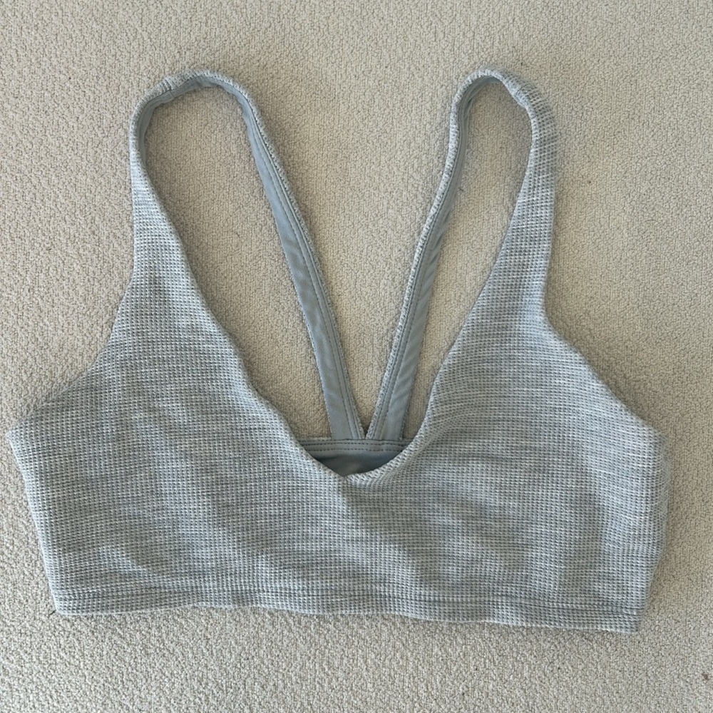 ALO YOGA: Light Grey Bra